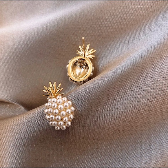 New French Retro Pineapple Pearl Earrings - Picture 4 of 7
